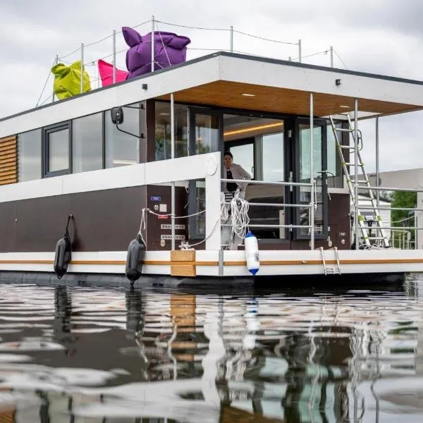 Hausbót na Vltavě: Hradišťko şehrinde bir otel