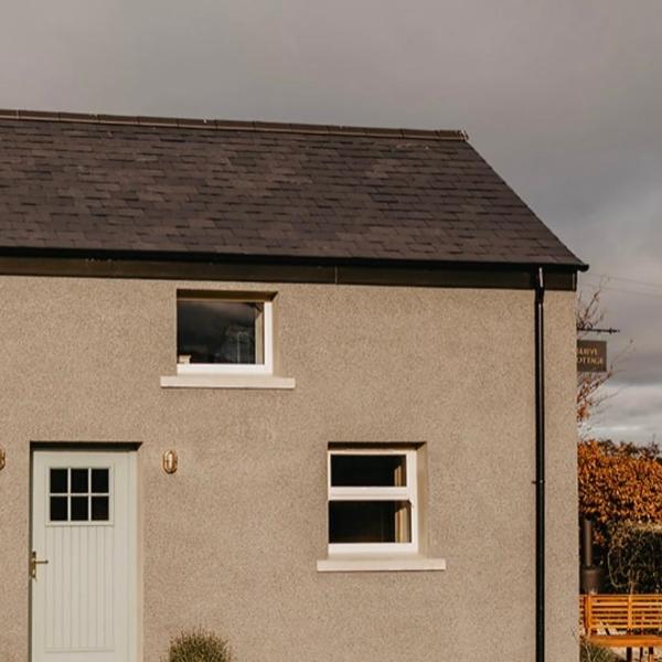 Luxury countryside cottage getaway with wood fired hot tub, Gransha