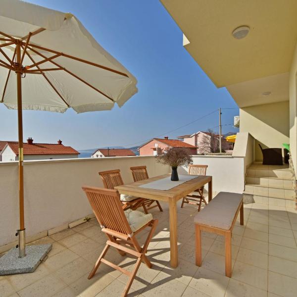 Apartment Cvit 2 by Interhome