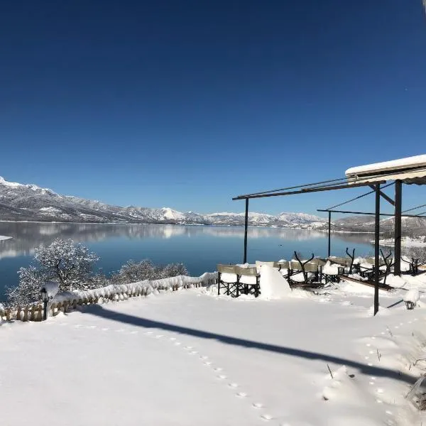 Ξενώνας Παρατηρητήριο Υπερώον, ξενοδοχείο σε Ágios Athanásios