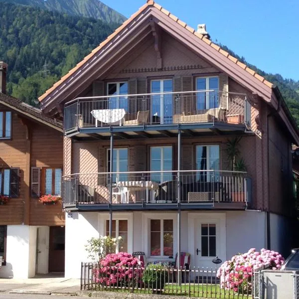 Haus am See II、Därligenのホテル