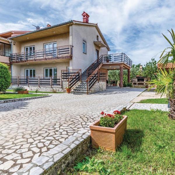 2 Bedroom Cozy Apartment In Liznjan