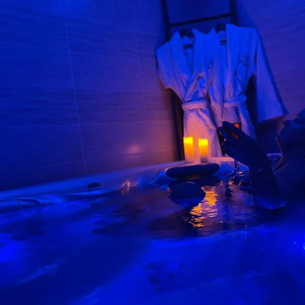 Séjour Romantique Jacuzzi intérieur Privé, Hotel in Le Vigan