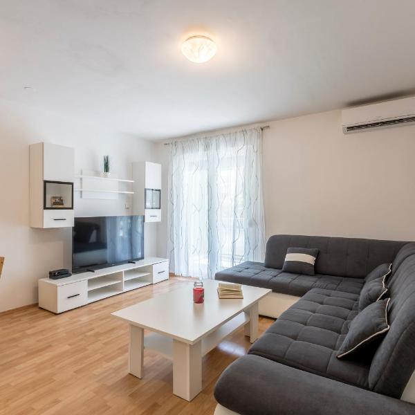 Pujanke Residence - large 3 bedroom apartment, Сплит