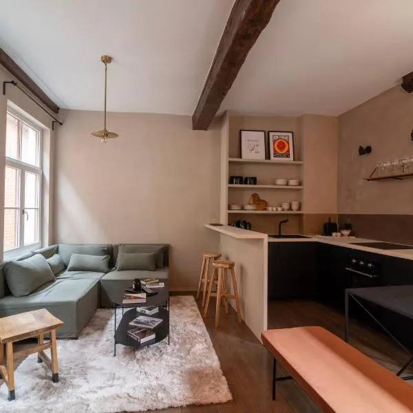 Lovely triplex in the heart of Le Sablon, hotel v Bruselu