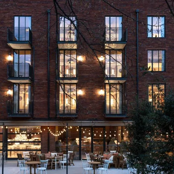 MOB House, hotel i Saint-Ouen