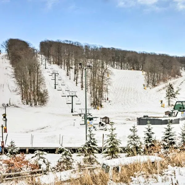 Idyllic Somerset Condo Ski, Hike and Relax!、Championのホテル