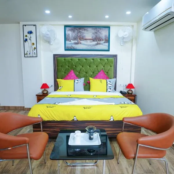 Lime Tree Hotel Near 32nd Avenue Sector 29 Gurgaon，位于古尔冈的酒店