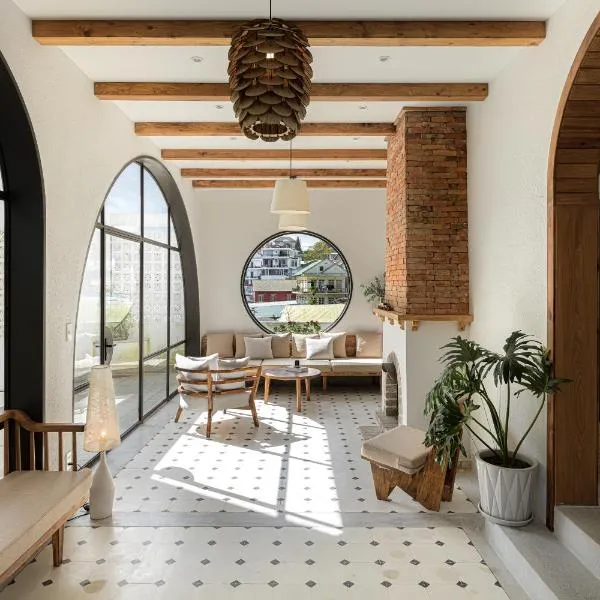 Thơm House, hotel v destinaci Da Thien