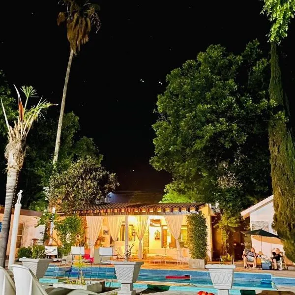 La Casita Inn Bustamante, ξενοδοχείο σε Bustamante