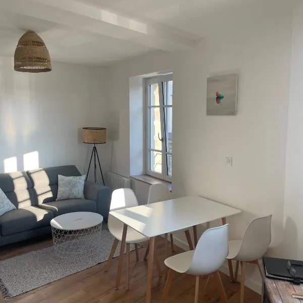 Lamballe plein centre, superbe appartement 1er étage, hôtel à Lamballe