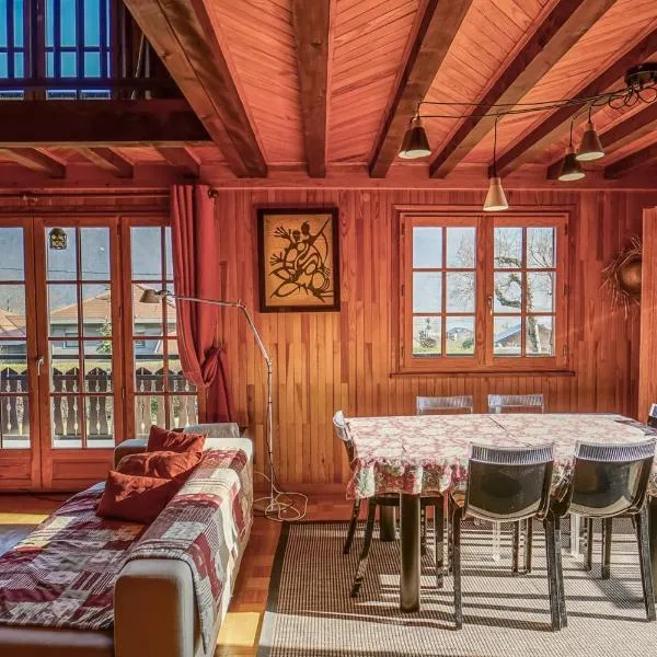 Le Chalet Soleil、Lathuileのホテル