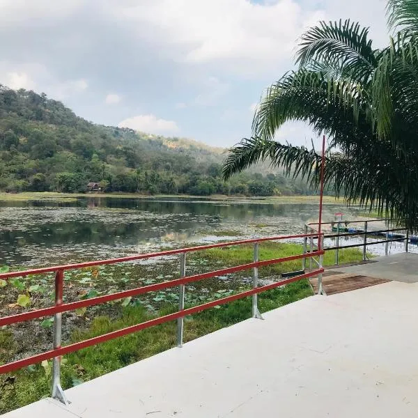 บ้านภูเคียงน้ำรีสอร์ท ที่พักใกล้วัดเรืองแสง, ξενοδοχείο σε Sirindhorn