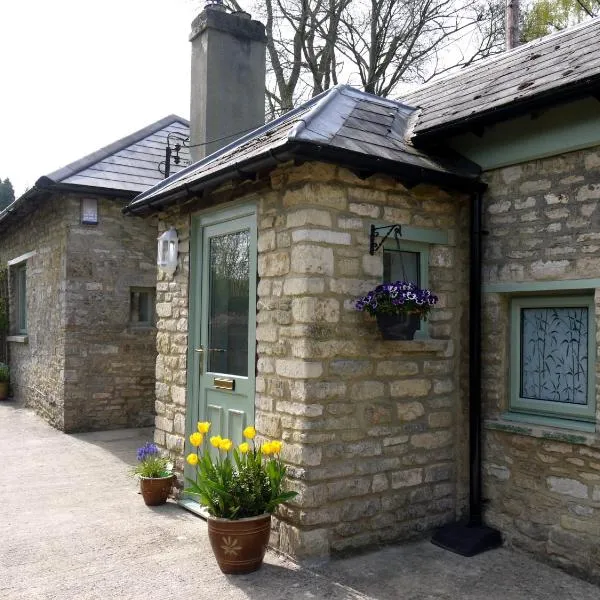 Cosy Stone Cottage, The Bungalow Perrotts Brook、サイレンセスターのホテル