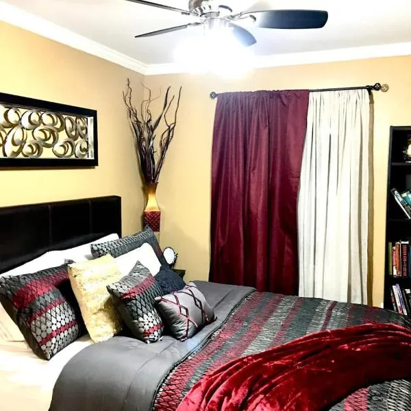 Charity's Haven II, ξενοδοχείο σε Waldorf