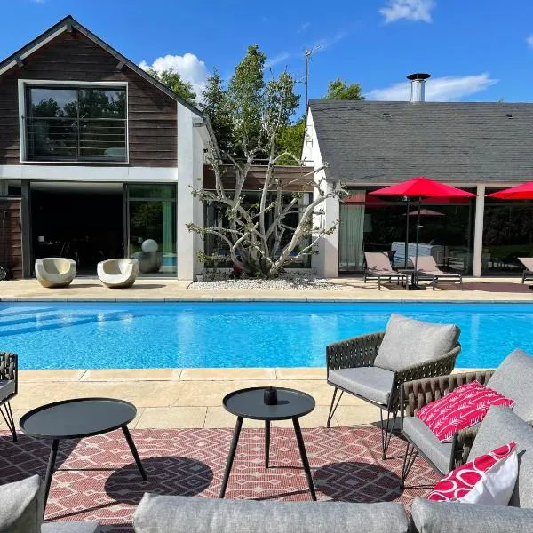 Les Arbres Rouges, hotel in Sucé