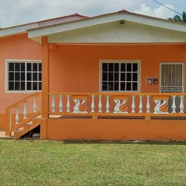 Royal Properties Link、Crooked Treeのホテル