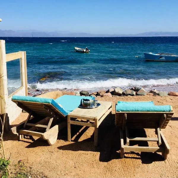 Villa Kon Tiki with private beach, hôtel à Dahab