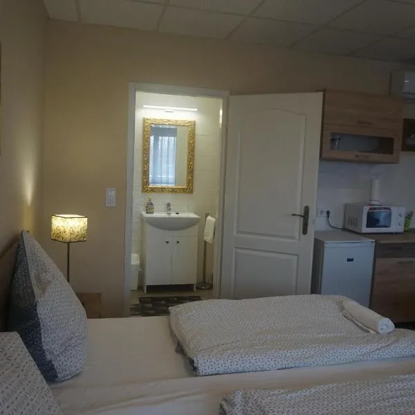 Hotel Ajka Üzletház Panzió Ajka, hotel en Ajka