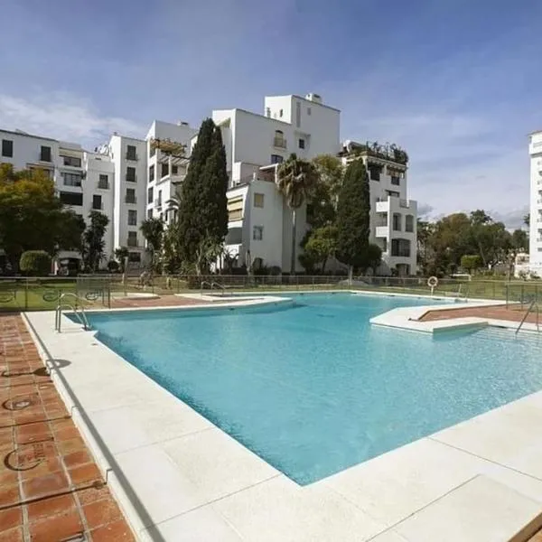 Luxury Apartment in Puerto Banus Free Parking, 100m to Beach & Marina, hótel í Marbella