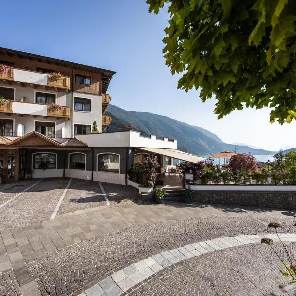 Ariston Lake View Hotel, hotel in Molveno