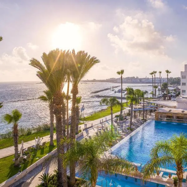 Alexander The Great Beach Hotel, готель у Пафосі