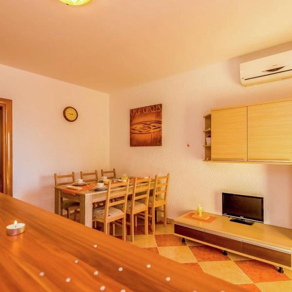 Alluring Apartment in Dramalj with Jacuzzi