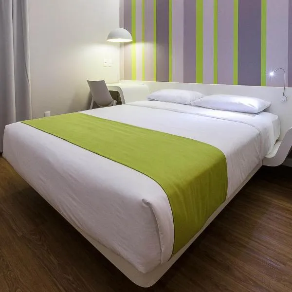 DMax Hotel, hotel v destinaci Marília