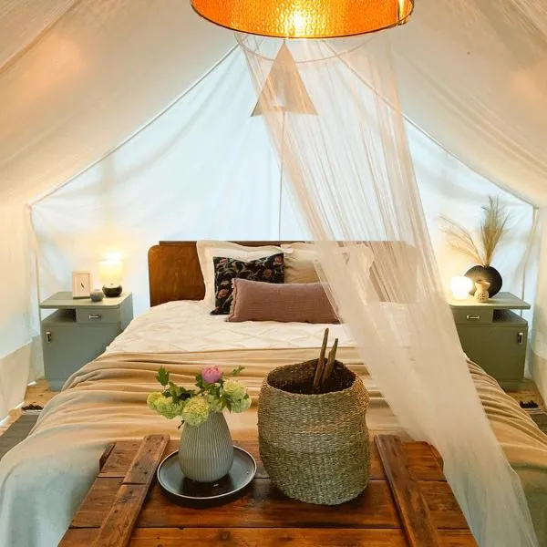 Vintage tent at the Lovsin Estate, ξενοδοχείο σε Metlika