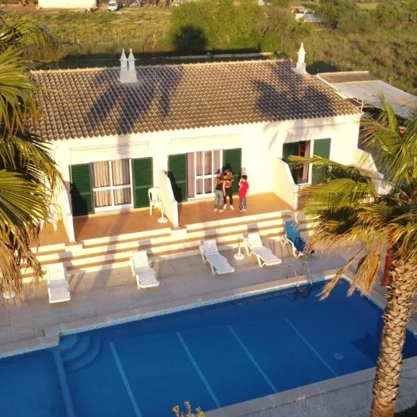 Casa de Campo LAGOA DOS SALGADOS, hotel in Pêra