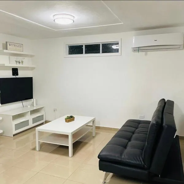 Hollywood Apartments - H, hotel in Yabucoa