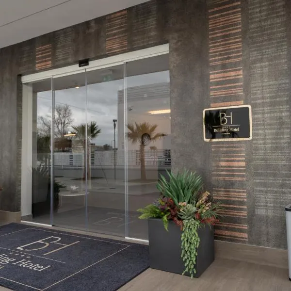 Building Hotel, hotell i Teverola