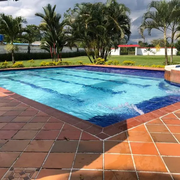 Finca Turística Villa Natasha - Casa Campestre y Cabañas Villavicencio, hotel in Villavicencio