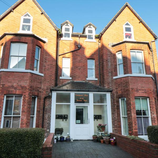 Carisbrooke House, Apartment 6