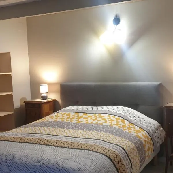 Chez Émile maison d'hotes 2 chambres avec jardin privé, hotel in Humes