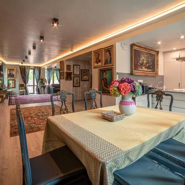 The Gallery Guest House - Garden and Garage, hotel in Veliko Tŭrnovo