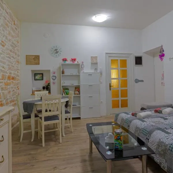 Rich apartment, hotel in Pula
