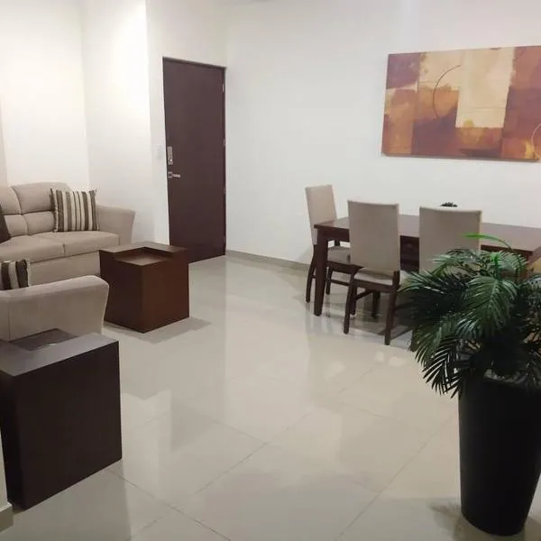Departamento a 200 Mts de la playa y alberca en planta baja, hotel in Mazatlán