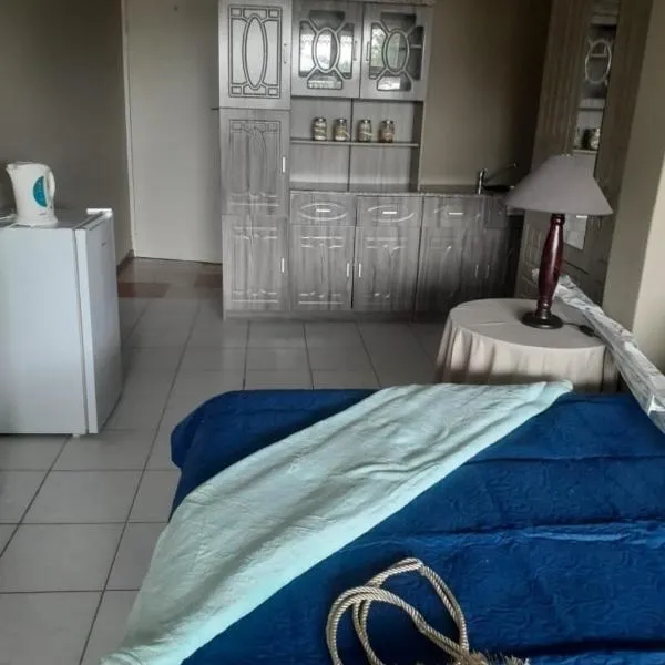 NATS Overnight Accommodation Room One Double bed, viešbutis mieste De Aar