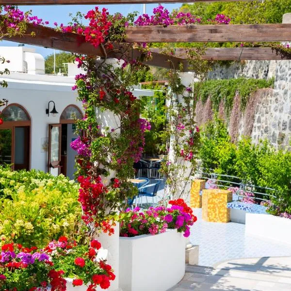 Hotel La Mandorla, hotel v Ischii