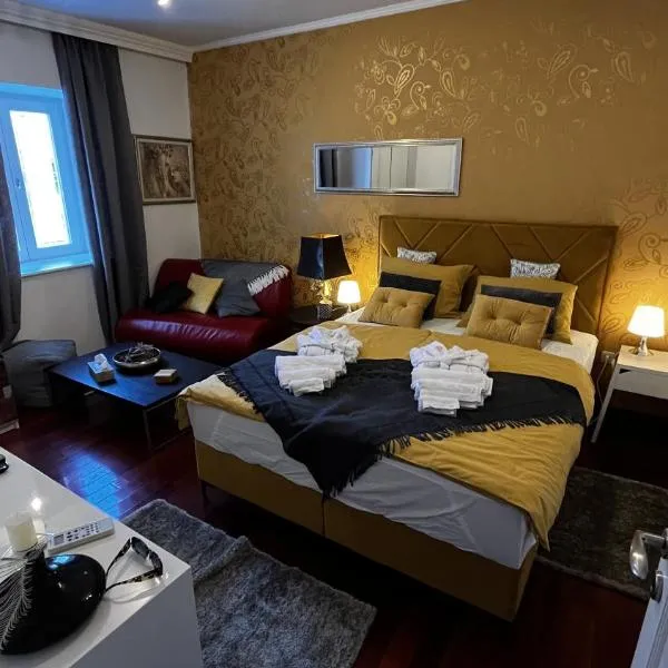 Studio Apartment Sofia - Poreč Old Town Quiet Oasis with FREE parking, ξενοδοχείο στο Πόρετς