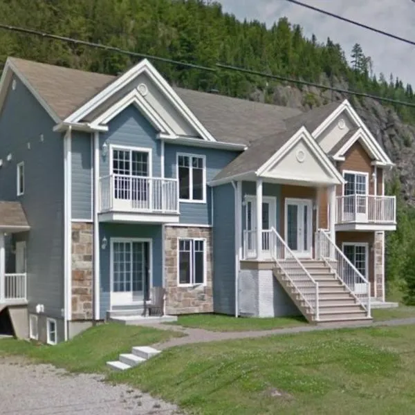 Condo Mont-Édouard 2、ランス・サン・ジャンのホテル