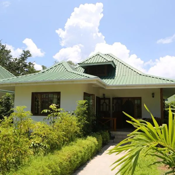 Le Surmer Self Catering Chalets, hotell La Digues