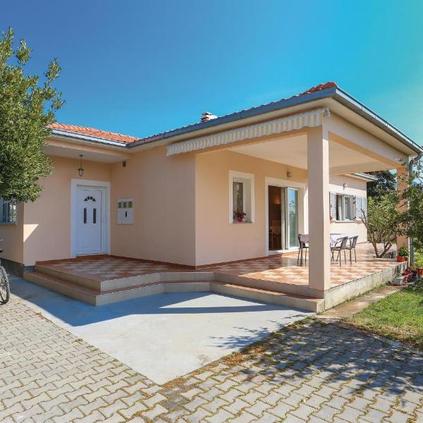 Stunning Home In Kastel Stafilic With 3 Bedrooms And Wifi