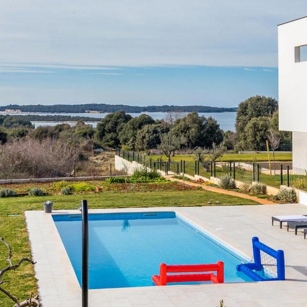 Nice Apartment In Pula With 2 Bedrooms, Wifi And Outdoor Swimming Pool
