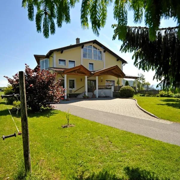 Biohof Naturzeit Faaker See，位于法克湖畔杜罗博拉赫的酒店