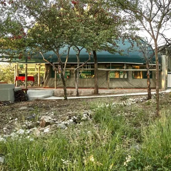 ZuriCamp - Tent Madini, hotel in Tsumeb