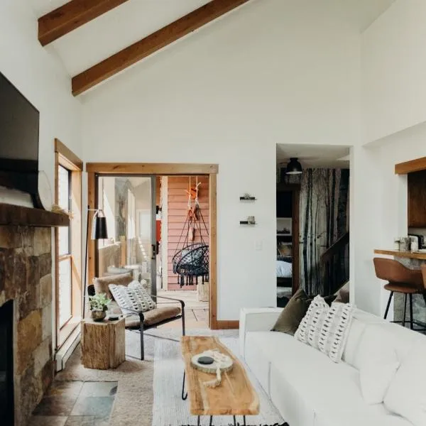 Prime Location | Luxurious condo | .4mi to Main St, hotel in Breckenridge