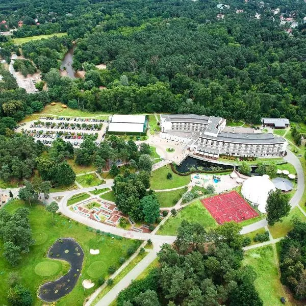 Holiday Inn Resort Warsaw Józefów by IHG, Hotel in Józefów