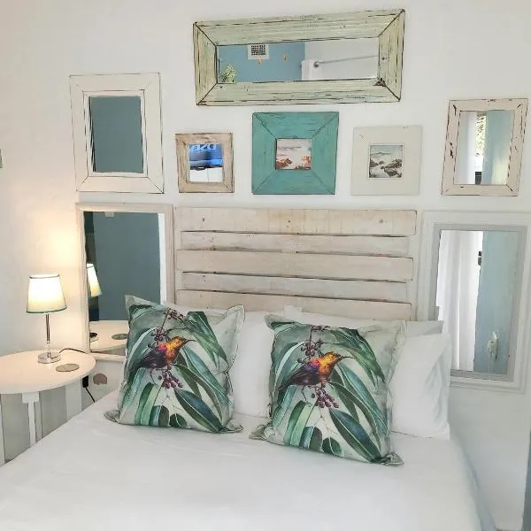 Pebble Cove Outside Room - Private Entrance - Twelve square metres, Salt Rock Ballito, hotel in Sheffield Beach